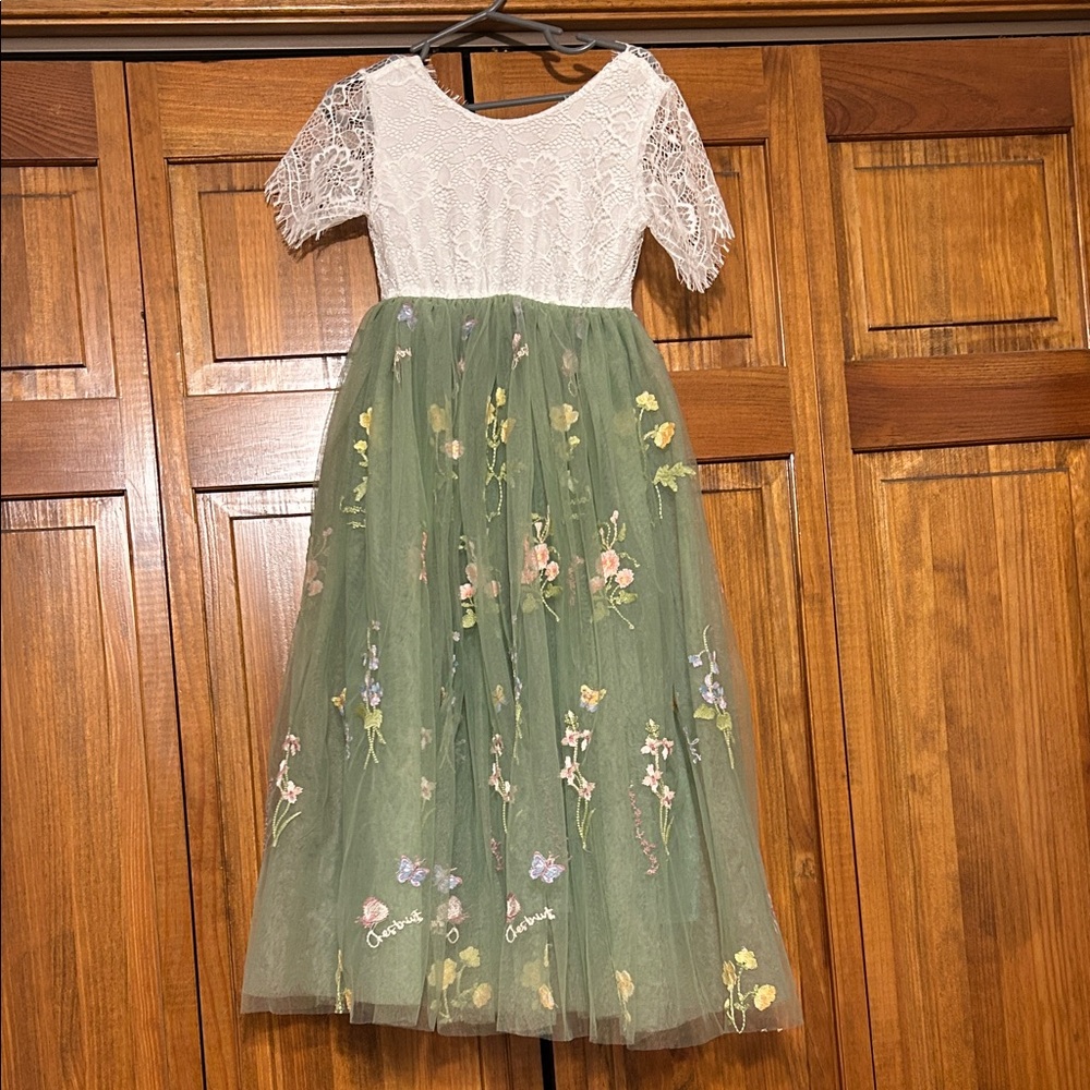 NWT Charming Floral Lace Kids Dress in White and Green